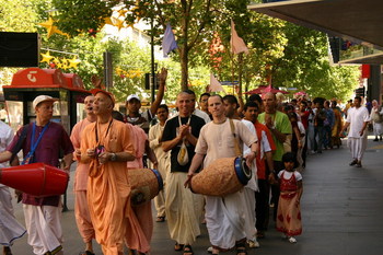 Procession in Swanston Walk