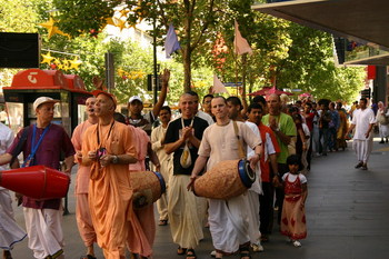 Procession in Swanston Walk