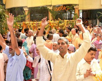 Govardhana Puja in Vrndavana 2005