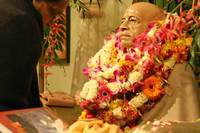 09PrabhupadaVyasaPuja.jpg