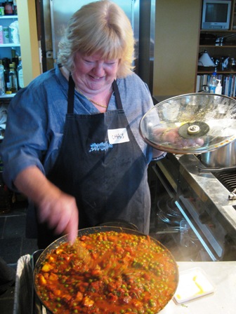 Chris stirs the Matar Panir: 