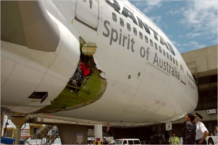 Hole in side of qantas jet: 
