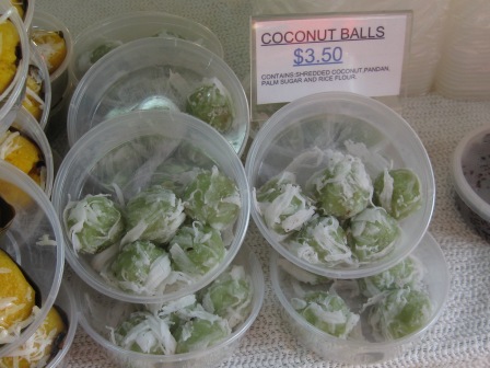 Pandan Scented Coconut Balls: 