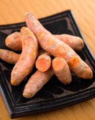 fresh turmeric rhizomes: 
