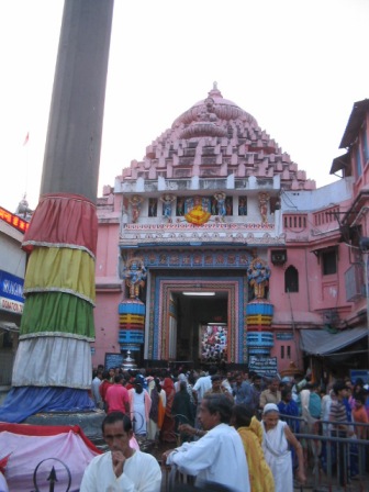 lion gate: 