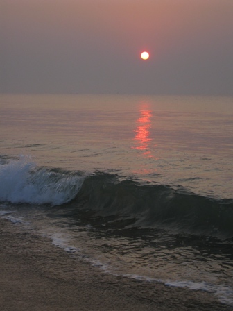 puri beach sunrise: